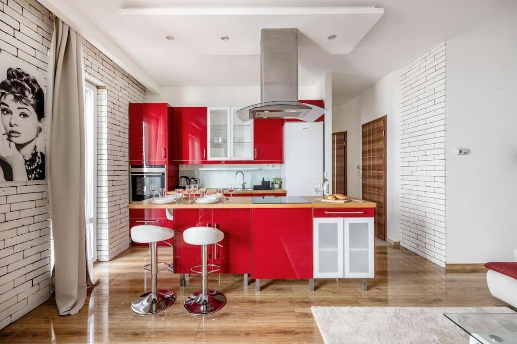 Deleted Apartment *